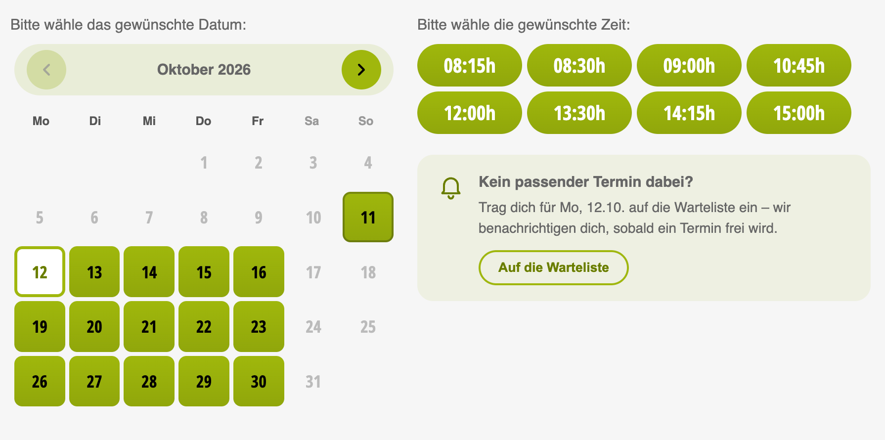 Kalenderansicht Oktober 2026 mit Datumswahl und verfügbaren Uhrzeiten. Rechts Meldung, dass kein passender Termin vorhanden ist, mit Option zur Warteliste.